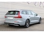 Volvo V60 2.0 T6 Plug-in hybrid AWD Plus Dark | Trekhaak | Open Grid Textiel | Visual Park Assist | Premium Audio by Harman Kardon | Preconditioning | Keyless | Google Maps | Google Assistant | Verwarmbare voorruit | 18" | Elektrische achterklep | Elektrisch verstelbare voorstoelen | Stoelverwarming voor en achter | Adaptieve Cruise Control | Pilot Assist | Blis