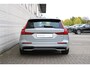 Volvo V60 2.0 T6 Plug-in hybrid AWD Plus Dark | Trekhaak | Open Grid Textiel | Visual Park Assist | Premium Audio by Harman Kardon | Preconditioning | Keyless | Google Maps | Google Assistant | Verwarmbare voorruit | 18" | Elektrische achterklep | Elektrisch verstelbare voorstoelen | Stoelverwarming voor en achter | Adaptieve Cruise Control | Pilot Assist | Blis