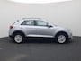 Volkswagen T-Roc 1.0TSI/110PK Life · Navigatie · Parkeersensoren · LED · Garantie tot september 2027 of 100000km.