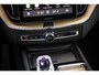 Volvo XC60 2.0 T6 Plug-in hybrid AWD Ultra Dark | Facelift | Trekhaak | 360 Camera | Panoramadak | Adaptieve Cruise Control | Dode Hoek Detectie |