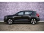 Volvo XC40 2.0 B4 Plus Dark | Trekhaak | Adaptive Cruise Control | Dode hoek detectie BLIS | Harman/Kardon audio | Elektrische stoelverstelling | Stoel- en stuurverwarming | Verwarmde Voorruit |