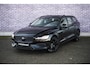 Volvo V60 2.0 B3 Essential Edition | Sport Pack | 19" Black Edition Velgen | Leder | Adaptieve Cruise Control | Stoelverwarming | Park Assist |