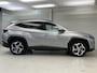 Hyundai Tucson 1.6 T-GDI PHEV Premium Sky 4WD / Trekhaak Afneembaar 1350 KG / Panoramisch Schuif/Kanteldak / Navigatie / 360 Graden Camera / Lederen Bekleding / Stoel- en Stuurverwarming / Stoelventilatie /