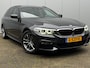BMW 5-Serie Touring 520i M-SPORT HIGH EXECUTIVE PANORAMADAK STOELVERWARMING LEDER M PAKKET VIRTUAL AMBIANCE TREKHAAK