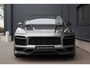 Porsche Cayenne Coupé 3.0 E-Hybrid Techart Bodykit | NL Auto | Full Option | ACC | 360 Cam | Alcantara | Achterasbesturing | Head Up | Ambiance | Carbon | Techart 22"| Bose | Sportuitlaat | Ventilatie | Memory | Head Up | E.TH 3500KG | Sportdesign | Carbon | Softclose | PDLS+ | Lane & Side Assist | Sport Chrono | Apple & Android Carplay |