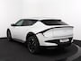 Kia EV6 Light Edition 63 kWh - Navigatie - Adaptive cruise control - Stoel/stuur verwarming - Apple Carplay/Android Auto - Climate Control - Achteruitrij camera - Fabrieksgarantie tot 04-2032