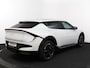 Kia EV6 Light Edition 63 kWh - Navigatie - Adaptive cruise control - Stoel/stuur verwarming - Apple Carplay/Android Auto - Climate Control - Achteruitrij camera - Fabrieksgarantie tot 04-2032