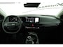 Kia EV6 Light Edition 63 kWh - Navigatie - Adaptive cruise control - Stoel/stuur verwarming - Apple Carplay/Android Auto - Climate Control - Achteruitrij camera - Fabrieksgarantie tot 04-2032