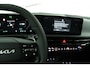 Kia EV6 Light Edition 63 kWh - Navigatie - Adaptive cruise control - Stoel/stuur verwarming - Apple Carplay/Android Auto - Climate Control - Achteruitrij camera - Fabrieksgarantie tot 04-2032