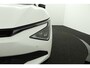 Kia EV6 Light Edition 63 kWh - Navigatie - Adaptive cruise control - Stoel/stuur verwarming - Apple Carplay/Android Auto - Climate Control - Achteruitrij camera - Fabrieksgarantie tot 04-2032