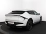 Kia EV6 Light Edition 63 kWh - Navigatie - Adaptive cruise control - Stoel/stuur verwarming - Apple Carplay/Android Auto - Climate Control - Achteruitrij camera - Fabrieksgarantie tot 04-2032