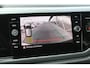 Volkswagen Polo 1.0 TSI 2x R-Line Automaat IQLight/Stoelverwarming/Navigatie/Virtual cockpit/Adaptive cruise control/Achteruitrijcamera/Parkeersensoren rondom/Apple carplay/LED grill/Climate control/Draadloze telefoonlader/DAB/16''Lichtmetalen velgen.
