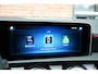 Mercedes-Benz A-klasse 180 AMG Pano Trekhaak Camera Night Metallic-wit