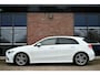 Mercedes-Benz A-klasse 180 AMG Pano Trekhaak Camera Night Metallic-wit