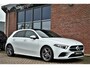 Mercedes-Benz A-klasse 180 AMG Pano Trekhaak Camera Night Metallic-wit