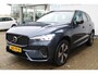 Volvo XC60 2.0 T6 Plug-in hybrid AWD Plus Dark | Incl. 12 maanden Garantie | Panorama dak | Elektrisch verstelbare stoelen met memory | Achteruitrijcamera | Keyless entry/start | Adaptive cruise | Elektrische kofferbakklep | Climate controle | Draadloze telefoonlader | Virtual Cockpit | Lederen bekleding |