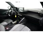 Peugeot 2008 1.2 PureTech Allure Pack Virtueel Dashboard | Carplay | Camera | Cruise | Climate | Leder/Stof | 17" Lichtmetaal | DAB | Achteruitrijcamera | Airco (automatisch) | Apple Carplay/Android Auto|telefoonintegratie premium