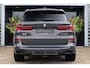 BMW X5 xDrive50e | Dravitgrau, M Sportpakket Pro, Sportstoelen, Massage, Carbon interieur, Driving Assistant Professional, Harman/Kardon, Trekhaak, Panoramadak, Zitklima, Stuurverwarming