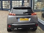 Peugeot 2008 1.2 Hybrid 145 PK GT Automaat | Navigatie | Keyless Entry | Full LED Verlichting | Parkeercamera | Adaptieve Cruise Control | Climate Control | Parkeersensoren | 17" Lichtmetalen Velgen | Hoge Zitpositie | Zwart Dak |