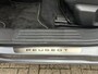 Peugeot 2008 1.2 Hybrid 145 PK GT Automaat | Navigatie | Keyless Entry | Full LED Verlichting | Parkeercamera | Adaptieve Cruise Control | Climate Control | Parkeersensoren | 17" Lichtmetalen Velgen | Hoge Zitpositie | Zwart Dak |