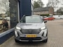Peugeot 2008 1.2 Hybrid 145 PK GT Automaat | Navigatie | Keyless Entry | Full LED Verlichting | Parkeercamera | Adaptieve Cruise Control | Climate Control | Parkeersensoren | 17" Lichtmetalen Velgen | Hoge Zitpositie | Zwart Dak |