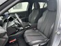 Peugeot 2008 1.2 Hybrid 145 PK GT Automaat | Navigatie | Keyless Entry | Full LED Verlichting | Parkeercamera | Adaptieve Cruise Control | Climate Control | Parkeersensoren | 17" Lichtmetalen Velgen | Hoge Zitpositie | Zwart Dak |