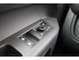 Volkswagen ID. Buzz Pro Bulli 86 kWh LWB 7p. 268PK / 210kW LED Matrix IQ.Light, rondomzicht camera, voorstoelen verwarmbaar met massagefunctie, Apple Carplay & Android Auto, achteruitrijcamera, elektrische schuifdeur links + rechts, Keyless Entry, dynamische grootlichtassistent, Parkeerassistent (Park Assist Pro), navigatie, 2-zone climatronic, 19'' LMV 'Tilburg'