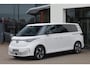 Volkswagen ID. Buzz Pro Bulli 86 kWh LWB 7p. 268PK / 210kW LED Matrix IQ.Light, rondomzicht camera, voorstoelen verwarmbaar met massagefunctie, Apple Carplay & Android Auto, achteruitrijcamera, elektrische schuifdeur links + rechts, Keyless Entry, dynamische grootlichtassistent, Parkeerassistent (Park Assist Pro), navigatie, 2-zone climatronic, 19'' LMV 'Tilburg'