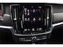 Volvo V90 Cross Country 2.0 D5 Pro / Trekhaak / Panoramadak / Camera / Head-up / Bowers en Wilkens / Luchtvering / 20'' / Keyless / Standverwarming / Stuurverwarming / Dodehoek / Stoelverwarming / ACC