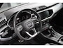 Audi Q3 40 TFSI quattro | 3x S-Line | Panoramadak | Trekhaak | Camera | Black optik | Dode hoek | Chronos grijs | Apple carplay |