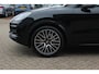 Porsche Cayenne Coupé 3.0 E-Hybrid Platinum Edition / Panoramadak / 360Camera / Bose / 21'' / Sportdesign+Chrono / Stoelventilatie / Stoelverwarming / Stuurverwarming / Luxe Leder / Luchtvering / Sportuitlaat / Dodehoek / DAB / ACC