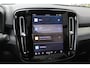 Volvo XC40 Recharge P8 AWD R-Design / Trekhaak / Panoramadak / Camera / Keyless / Harman Kardon / 19'' / Half leder / Stuur+Stoelverwarming / DAB / Dodehoek / ACC