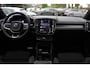 Volvo XC40 Recharge P8 AWD R-Design / Trekhaak / Panoramadak / Camera / Keyless / Harman Kardon / 19'' / Half leder / Stuur+Stoelverwarming / DAB / Dodehoek / ACC
