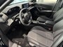 Peugeot e-2008 EV Allure 50 kWh | Climate control | Voorstoelen Verwarmd | Full Map Navigatie | Apple Carplay/Android Auto | Parkeersensoren | Bekleding Half Leder