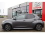 Toyota Yaris 1.5 HYBRID EXECUTIVE APPLE/ANDROID KEYLESS P-SENSOREN STOEL/STUURVERWARM HEAD-UP HALF-LEDER