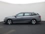 Volkswagen Passat Variant 1.5eTSI/150PK DSG · Navigatie · Stoel-& stuurverwarming · Apple/Android · Garantie tot juni 2026