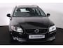 Volvo V70 T5 Dynamic Edition - Schuif/kanteldak - Adaptive cruise control - Parkeercamera achter - Bi-Xenon koplampen - Verwarmde voorstoelen & stuur - Lederen Bekleding - Parkeersensoren voor & achter - Elektr. bedienb. bestuurdersstoel met geheugen - Volvo On Call- Navigatie - Standkachel - 18' LMV