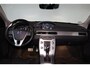 Volvo V70 T5 Dynamic Edition - Schuif/kanteldak - Adaptive cruise control - Parkeercamera achter - Bi-Xenon koplampen - Verwarmde voorstoelen & stuur - Lederen Bekleding - Parkeersensoren voor & achter - Elektr. bedienb. bestuurdersstoel met geheugen - Volvo On Call- Navigatie - Standkachel - 18' LMV