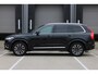 Volvo XC90 T8 Recharge AWD Plus Bright | Verwarmbare Voorstoelen | 360 Graden Camera | Getint Glas Achter | Parkeersensoren | Navigatiesysteem | Trekhaak | Adaptive Cruise Control | Panorama Dak | Electronic Climate Control | Standkachel | Dodehoekdetectie Met Correctie | Draadloze Telefoonlader | Apple Carplay/Android Auto | LED Koplampen | Lederen Bekleding