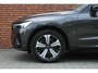 Volvo XC60 T6 Automaat Plug-in hybrid AWD Plus Dark | Harman/Kardon Audiosysteem | Trekhaak Semi-Elektrisch | Panoramisch Schuif-/Kantel-dak | Elektrisch Bedienbare Voorstoelen met Geheugenfunctie | Adaptieve Cruise Control | Pilot Assist | Blind Spot| "Fish-Eye" 360 Graden Camera | Pre-Conditionering | Stoel- en Stuurwiel-verwarming | Alarmklasse 3 |