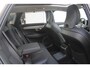 Volvo V90 T6 350PK Plug-in hybrid AWD Ultra Dark | Adaptieve Cruise Control met Pilot Assist | Verwarmde Stoelen Voor&Achter | Verwarmbaar Stuurwiel | Panoramisch Schuif-/kanteldak | Gelamineerde zijruiten en achterruit | Harman Kardon | Head-Up Display | Semi- Elektrische Trekhaak | 360º Camera | All-Seasonbanden | Blind Spot Information System | Verwarmbare achterbank | 19" Lichtmetalen wielen
