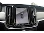 Volvo V90 T6 350PK Plug-in hybrid AWD Ultra Dark | Adaptieve Cruise Control met Pilot Assist | Verwarmde Stoelen Voor&Achter | Verwarmbaar Stuurwiel | Panoramisch Schuif-/kanteldak | Gelamineerde zijruiten en achterruit | Harman Kardon | Head-Up Display | Semi- Elektrische Trekhaak | 360º Camera | All-Seasonbanden | Blind Spot Information System | Verwarmbare achterbank | 19" Lichtmetalen wielen