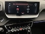 Peugeot 2008 SUV GT 130 pk Automaat | Navigatie | Achteruitrijcamera | Parkeersensoren Voor en Achter | Verwarmde Sportstoelen | LED Koplampen | Keyless Start | Dodehoek Detectie | Climate Control | Cruise Control | 17" Lichtmetalen Velgen | Apple Carplay/Android Auto |