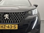 Peugeot 2008 SUV GT 130 pk Automaat | Navigatie | Achteruitrijcamera | Parkeersensoren Voor en Achter | Verwarmde Sportstoelen | LED Koplampen | Keyless Start | Dodehoek Detectie | Climate Control | Cruise Control | 17" Lichtmetalen Velgen | Apple Carplay/Android Auto |