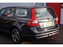 Volvo V70 2.4D Limited Edition 176 pk 5-cilinder | Origineel NL | Navigatie | Cruise Control | PDC | Trekhaak |