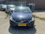Volvo S60 1.6 T4 Kinetic 180PK AUTOMAAT! Navi l Cruise l LED l Airco ECC! 1e eigenaar l NL AUTO DEALER OH l NIEUWSTAAT!