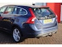 Volvo V60 2.0T Momentum 203 pk | Origineel NL | Automaat | Navigatie | Cruise Control | Trekhaak |