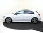 Mercedes-Benz A-klasse 180 Business Solution AMG Panoramadak / Nightpakket / Sfeerverlichting / Parkeercamera / Stoelverwarming /