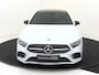 Mercedes-Benz A-klasse 180 Business Solution AMG Panoramadak / Nightpakket / Sfeerverlichting / Parkeercamera / Stoelverwarming /