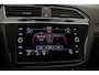 Volkswagen Tiguan R-Line Business+ 1.5 TSI 150pk DSG Automaat Panoramadak, Black Style, Adaptive cruise control, Achteruitrijcamera, Elektrische achterklep, LED matrix koplampen